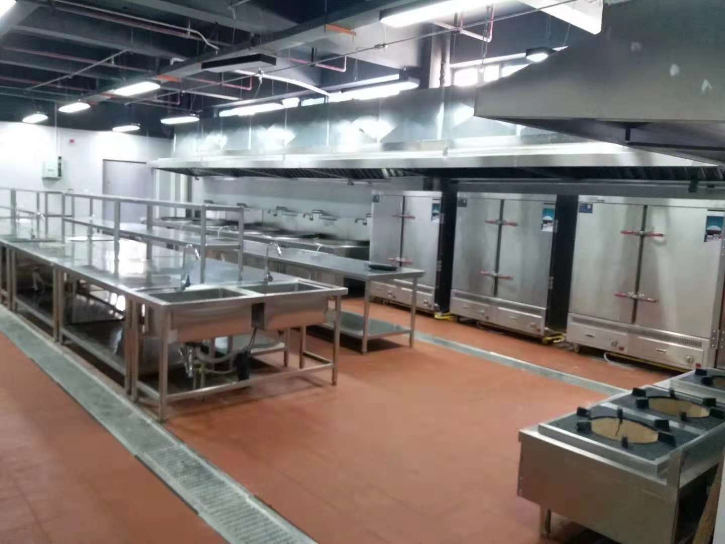 成都大型工廠食堂廚房設(shè)備廠家告訴你食堂設(shè)計需要遵守的規(guī)則